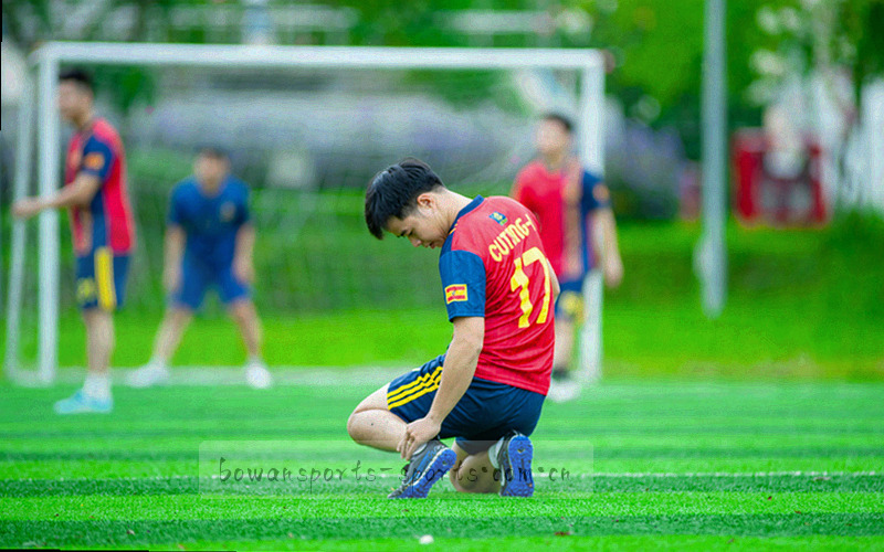 数据线条汇聚成光点，象征团队协作
